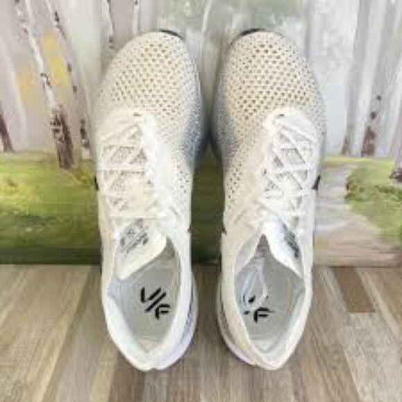 Nike ZoomX Vaporfly 3 size 11.5 DV4129 100, super light and perfect for running. - Picture 4 of 11